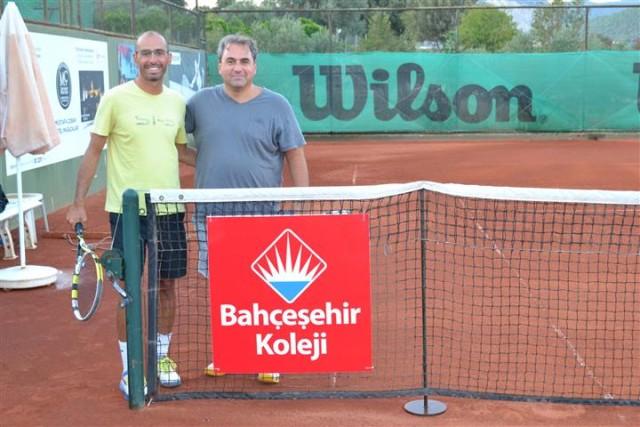 Bahçehir Koleji Bodrum Tennis Cup Tenis Turnuvası, Bodrum Golf ve Tenis Kulübü nün uluslar arası standartlardaki 5 tenis kortunda görkemli bir kokteylle başladı.