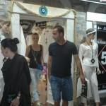 SEMİH ŞENTÜK SOKAKLARINDA BODRUM Bodrum da tatil yapan ünlüler kervanına Antalyaspor da top