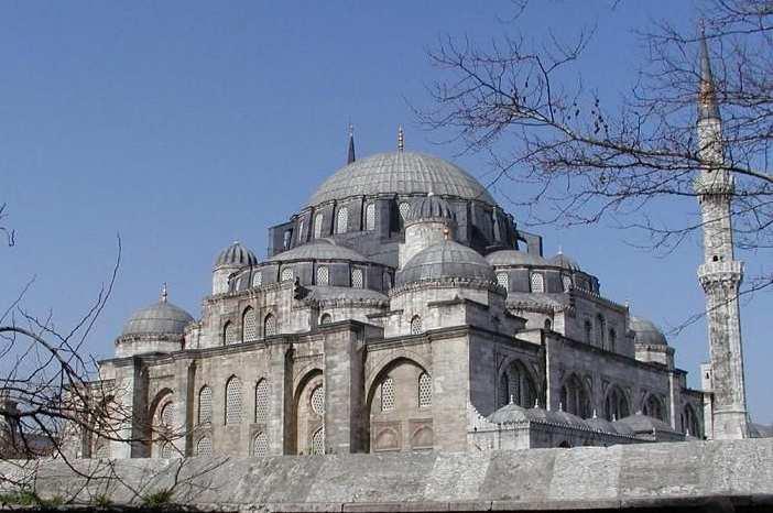 Süleymaniye Camii Sinan Mimarlığında Dış Mekanın