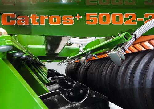 GreenDrill tohum tankı 200 l veya 500 l hacimlere sahiptir ve basamaklar aracılığı ile ulaşılması çok kolaydır.