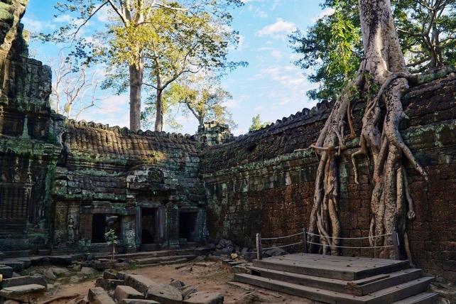 tapınaklarının en önemlilerini ziyaret edeceğiz. Bunlardan biri ise dünyaca ünlü Tomb Rider filminin çekildiği Ta Phrom olacak.