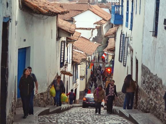 İnka, işgalci İspanyol ve Peru medeniyetine ev sahipliği yapmış şehirde Güneş Tapınağı, Cusco Meydanı ve Katedral