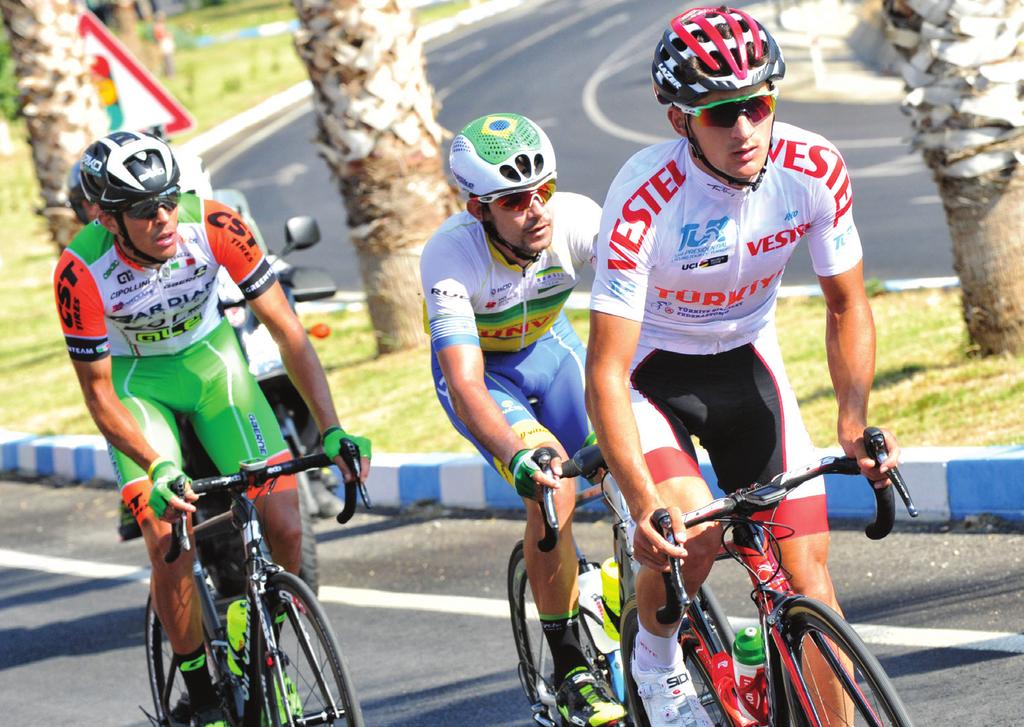 Onur Balkan brothers are cycling sekiz kişilik Türk Milli Takımı nda Serkan ve Onur together in the eight-person Turkish National and Balkan kardeşler birlikte pedal çeviriyor.