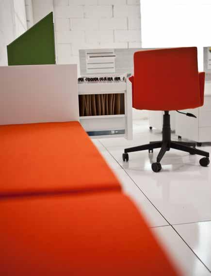 Madeş in minimal ofisler için tasarladığı çekmeceli puf, keson ve panel aksesuarlarıyla tam uyum