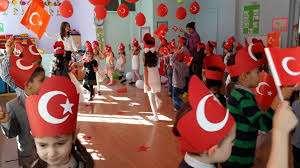 PARTİ ZAMANI 28 Ekim Çarşamba günü kırmızı ve beyaz giyinip