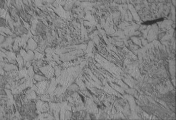 88 Cüruf Kalnts Resim 6.9. 8 Nolu numune ITAB görünüü x400 6.1.3. Kaynak metali mikroyaplar 1 nolu numune resminde normal bir kaynak metali mikroyaps görünmektedir (Resim 6.10).