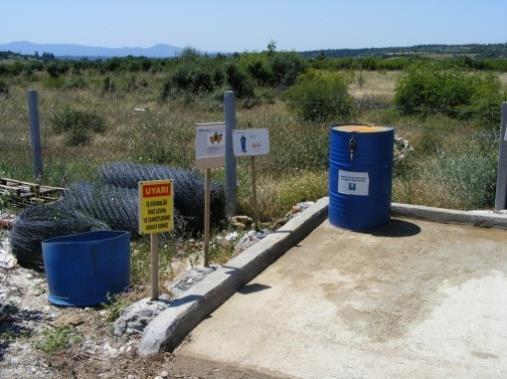 Deponun yangın riskine dayanıklı, su almayan, nemden uzak, havalanması iyi ve korunaklı bir yapıda olması