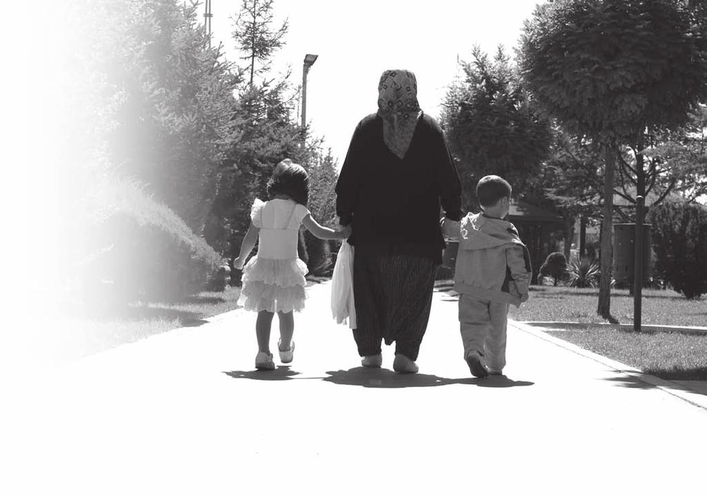 Peygamberimiz, annesinin vefatından sonra dedesi Abdülmuttalip in yanında kalmaya başladı. Peygamberimiz, dedesini çok sever ve sayardı. Dedesi de onu çok sever, ona büyük değer verirdi.