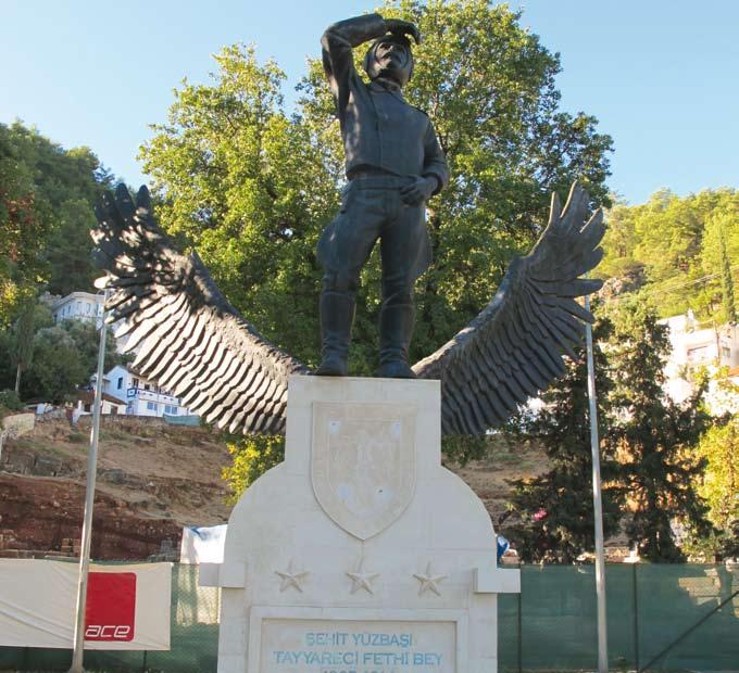 Osmanlı nın ilk pilotlarından Tayyareci Fethi Bey in uçağının 3 Mart 1914 tarihinde Şam yakınlarında düşmesi Türk havacılık tarihinin ilk kayıpları arasında yer alır.