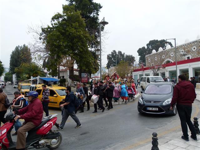 doğaya çıktığı vurgulanarak, yatırıma karşı çıkan grupların ısrarlı şikayetleriyle kamuoyu ve yargıyı yanılttıkları iddia edildi. Korkmaz, Muğla 2.