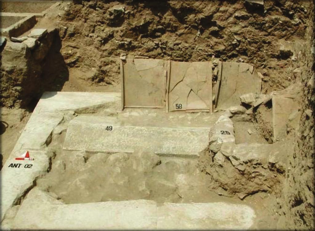 3.2 İNHUMASYON GÖMÜLER Sikke kontekstli mezarlar içinde, kremasyon gömülerden daha büyük bir yüzdeye sahip olan inhumasyon gömüler toplamda 15 adettir.