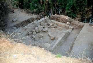 KAZI RAPORLARI Res. 7 Aşağı Hamam da ortaya çıkarılan pithos Fig. 7 Pithos uncovered in the Lower Baths Res. 8 K Açmasının kazı sonrasındaki durumu Fig.