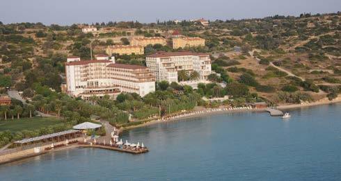 lıca ya 5 km, Alaçatı ya 8 km, Dalyan a 4 km, Altınkum plajına 10 dakika mesafede olan ALBANO HOTEL, 36 Oda 72 yatak kapasitelidir.