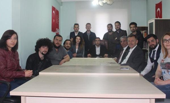 11. Erzurum'da CHP Gençlik Merkezi'ni ziyaret ederek genç partililerle