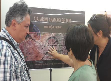 gerçekleştirilen ve İAÜ Edebiyat Fakültesi tarafından düzenlenen Altay Sempozyumu nda Atalarımı Aramaya Geldim başlıklı bir etno-fotoğraf sergisi açan İAÜ İletişim Fak. Öğretim Üyesi Prof. Dr.