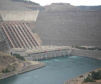 Düşülerine göre hidroelektrik santraller; kendi aralarında üç kısma ayrılmaktadır: Alçak düşülü santraller: Düşü yükseklikleri 15 m den
