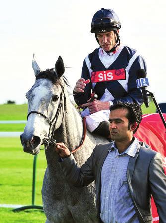 .. RICHARD HUGHES / SKY LANTERN Newmarket, Rowley Mile düz yolunda 1 mil üzerinden koflulan Sun Chariot Stakes, pek çok yar fl severin sevgilisi k r difli tay Sky Lantern taraf ndan kazan ld.