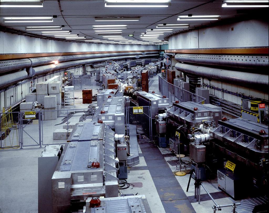ISR 1969 Intersecting Storage Rings, Kesişen Depolama Halkaları ilk büyük çaplı proton-proton çarpıştırıcısı CERN de çalışmaya başladı.
