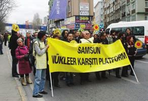 Sekretaryasını Elektrik Mühendisleri Odası nın (EMO) yürüttüğü Nükleer Karşıtı Platform (NKP), İstanbul Kadıköy de Çernobil Felaketi nin yıldönümünde, 24 Nisan 2011 tarihinde başta Sinop ve Mersin
