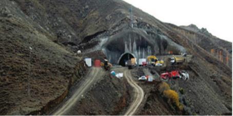 692 T. Şükrü YAPRAKLI, Musa ÜNALAN hatlarıyla birlikte Bakü-Tiflis-Kars demiryolu projesiyle entegre edilmesi hedeflenmektedir (UDHB, 2014a). Şekil 6.