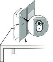 Style Cover Window'u telefonunuza takma 1 Telefonun arka kapağını, kamera lensi doğrudan aksesuarın arka kapağının açık olan kısmıyla hizalanacak şekilde yapışkanlı jel koruyucusunun
