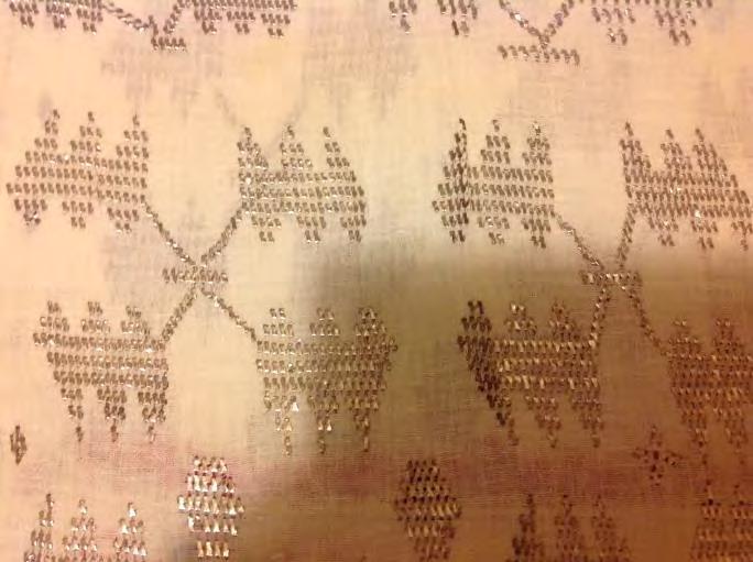 Mengen de geleneksel giyim kuşam 103 Resim 71: Asma Yaprağı (S. Dilek Yalçın Çelik Arşivi, 2013) Asma yaprağı dışında özellikle nakışlı poğlarda yaprak motiflerine rastlanmaktadır.