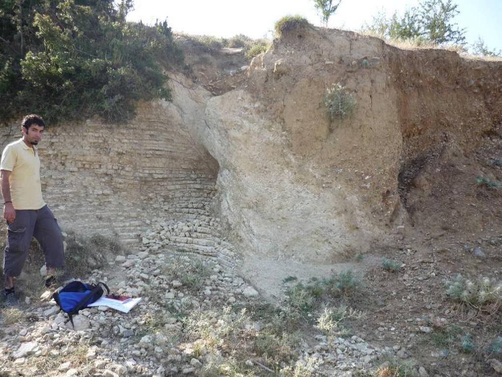 kenarını oluşturan Babadağ fayı ile sınırlıdır.