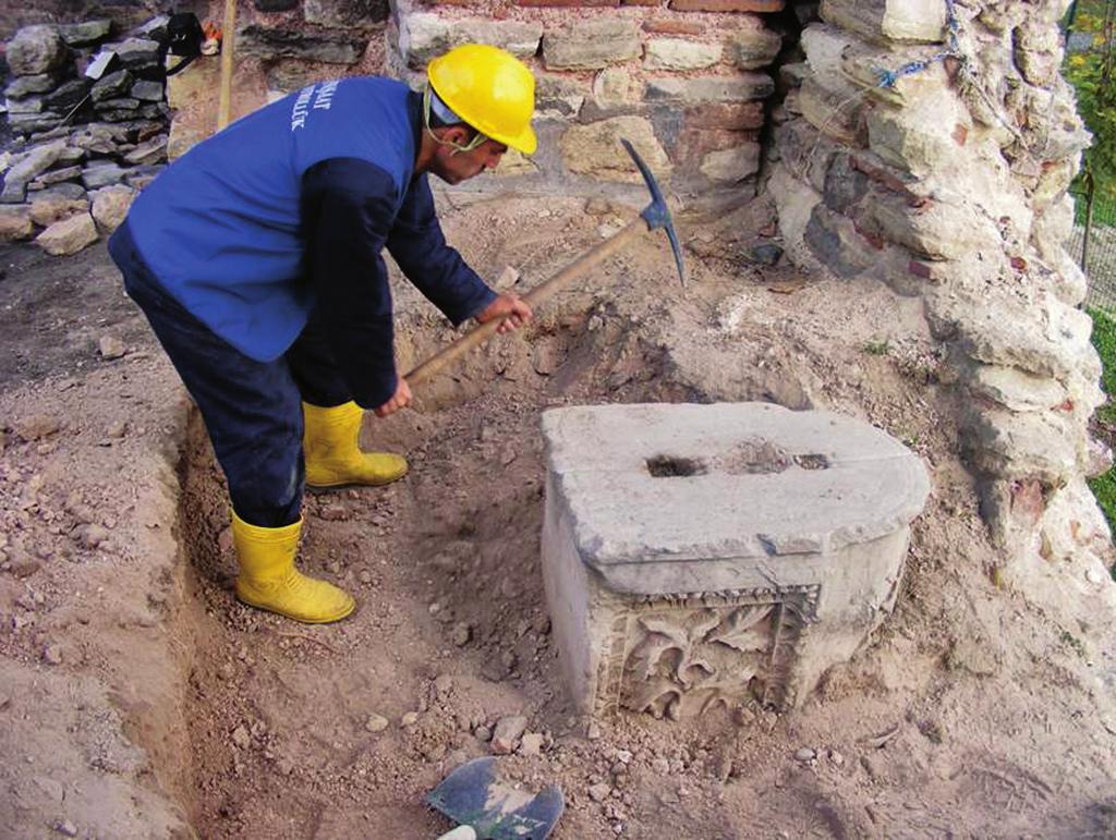 Bizans öncesi döneme ait bu başlığın buraya nereden geldiği belli değildir.