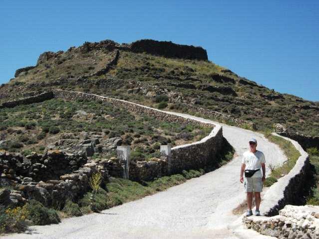 Şehirdeki Liman başkanlığı sürekli açıkmış. Mikonos Marina (Yeni Liman)(11.06.2012 15:00) 37 27.856N 25 19.626E. Gece boyunca 15 dakika uyuduğumdan günü dinlenerek ve erkenden uyuyarak geçirdik.