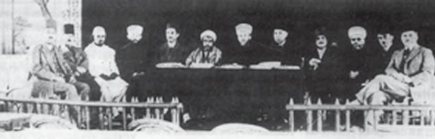 1917 de Filistin i ellerine geçirip orada bir Manda yönetimi kuran ngilizler, Hac Emin El-Hüseyni yi ngiliz iflgal ordusunda görevlendirmifllerdi.