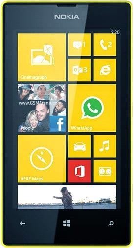 (Lumia 1520 nin resmini küçülttüm.) Soldaki Lumia 520. Sağdaki ise Lumia 1520. Lumia 1520'nin ana ekranı çok daha güzel gözüküyor. Lumia 1520'deki görüntüyü Lumia 520'de de elde edebilirsiniz.