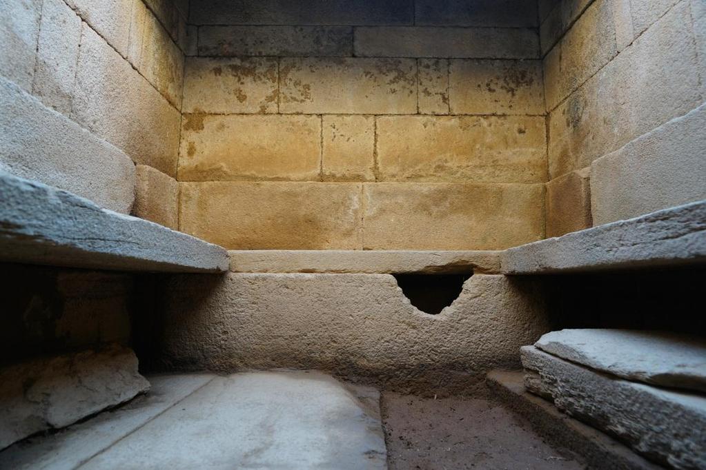 LEVHA LIII a: Asıl mezar odası güney
