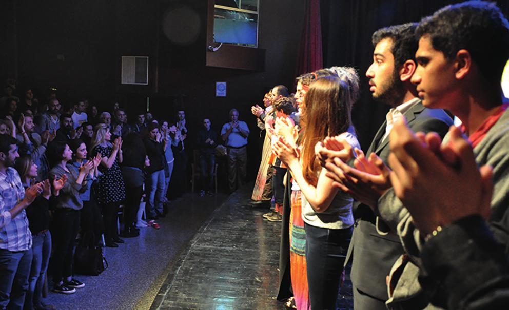 İstanbul Ecza Koop Yönetim Kurulu Üyesi Ecz. Şerife Serdar ve meslek örgütü temsilcilerinin de katıldığı Önlük giyme töreninde, Eczacılık Fakültesi Dekanı Prof. Dr.