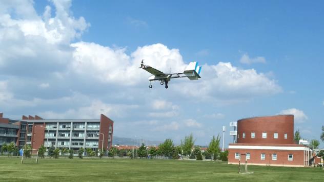 Şekil 9: Ana uçak testleri yer kamerası ve gövde üstü kamera ile alınan görüntüler Şekil 10 da verilen grafikte uçağın askı uçuşundan