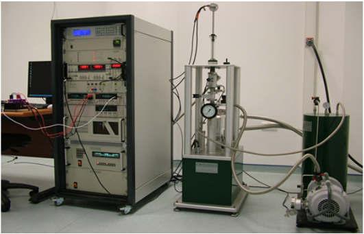 Atomik Kuvvet Mikroskopu (Atomic Force Microscopy, AFM) ile örnek yüzeylerinin mikron al!, yüksek çözünürlükte 3- boyutlu görüntüleri elde edilebilmektedir.