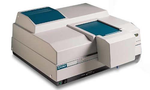 Spektroskopi Laboratuvarı (SPL) Moleküler Biyoloji ve Biyoteknoloji ARGE Merkezi Spektroskopi Laboratuvarı'nda UV-Vis Spektrofotometre (CARY 100 Bio), ELISA Okuyucu (Molecular Devices, SPEC- TRAmax