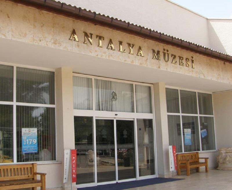 İlk olarak Kaleiçi'nde bulunan Alaaddin Cami'de, daha donra Yivli Cami'de yer alan Müze 1972 yılında bugünkü binasına taşındı. Antalya Müzesi bugün 30.
