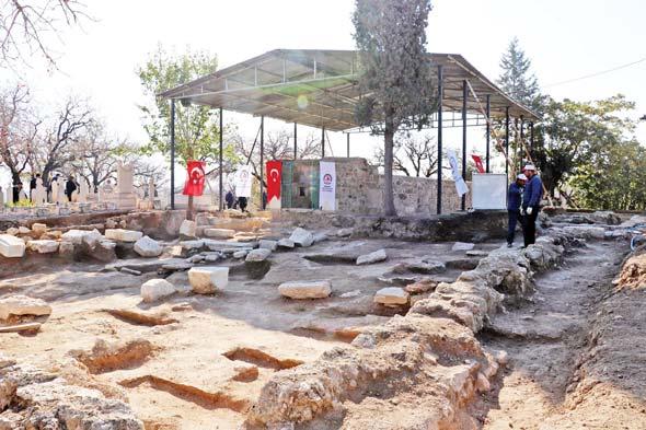 Devletin ve toplumun görevi, insan onuruna ve bunu temsil eden temel değerlere ve özgürlüklere sahip çıkmak, korumak ve geliştirmektir.