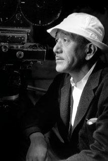 Japon Sineması Yasujiro Ozu (1903 1963) Japon yönetmenlerin en japonu 50 yi aşkın film Genel temalar: