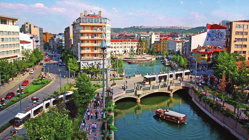 kurulmuş, 20 bin metrekarelik bir gölet ve gölet içinde bir ada bulunan Kentpark, ayrıca çok amaçlı kullanım alanları, lokantalar ve kafeler, gül bahçeleri, çocuk oyun alanları, spor sahaları,