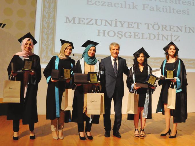 stanbul Üniversitesi stanbul, Marmara ve Yeditepe Eczacılık Fakültelerinden 2014-2015 öğretim yılında mezun olan genç eczacı adayları, kep giyip yemin ederek mesleğe ilk adımı attılar.