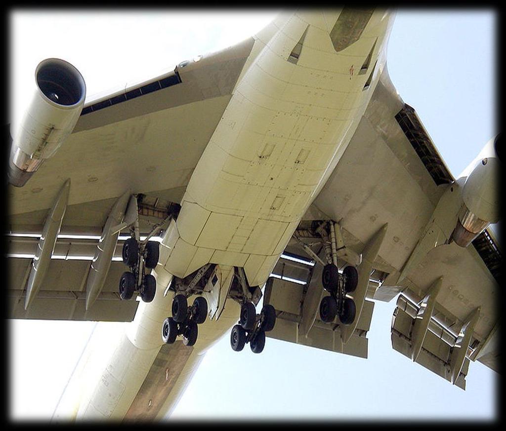 Flaplar, uçakların genellikle kanat firar kenarında bulunan; kanat kamburluğunu artırarak öncelikle taşıma kuvvetini (L) ve kısmen de sürüklemeyi (D) artıran kumanda yüzeyleri.