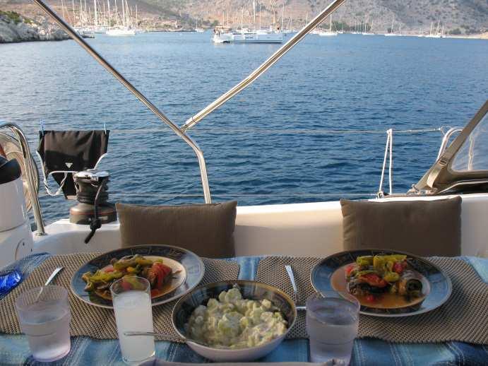 Kadırga Koyu-Marmaris 17 Eylül 2012 Pazartesi Sabah 10:00 da Albatros Marina ya bağlandık. Teknenin bazı bakımlarını yaptırıp, kokpitten zincir kontrol ve sayacı taktıracağız.