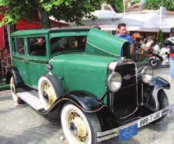 1929-1972 yýllarýný kapsayan çeþitli marka otomobiller, Prizrenlileri adeta büyüledi.