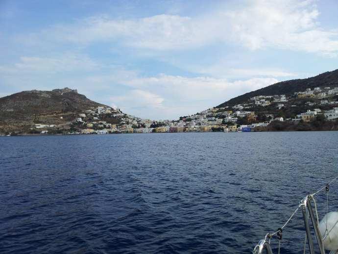 Daha önce tıklım tıklım olan Pitagorion limanında, sezon dışı olması nedeniyle, sadece 5-6 yelkenli tekne var.