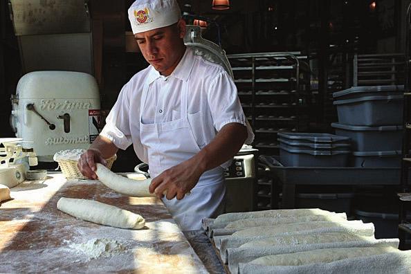 Buğday ve buğday ununda bulunan proteinlerin başlıcaları depo, öz proteinleri ya da çözünmez, hamur oluşturan proteinler olarak adlandırılan gliadin ve glutenin ile fonksiyonel ya da çözünür