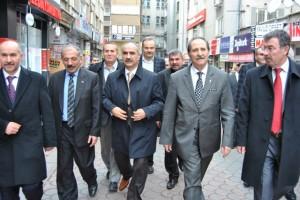 AK PARTİNİN DENEYİMLİ İSMİ VE GEÇMİŞ DÖNEMDEKİ BELEDİYE BAŞKANI MİMAR SAMİ AYDIN, SEÇİM ÇALIŞMALARI KAPSAMINDA AFYON SOKAK ESNAFLARINI ZİYARET ETTİ.