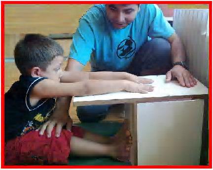 Resim 7: Otur Uzan Esneklik Otur Uzan Esneklik Testi Testin Amacı: Çocuğun esnekliğinin santimetre cinsinden ne kadar olduğunu saptamaktır.