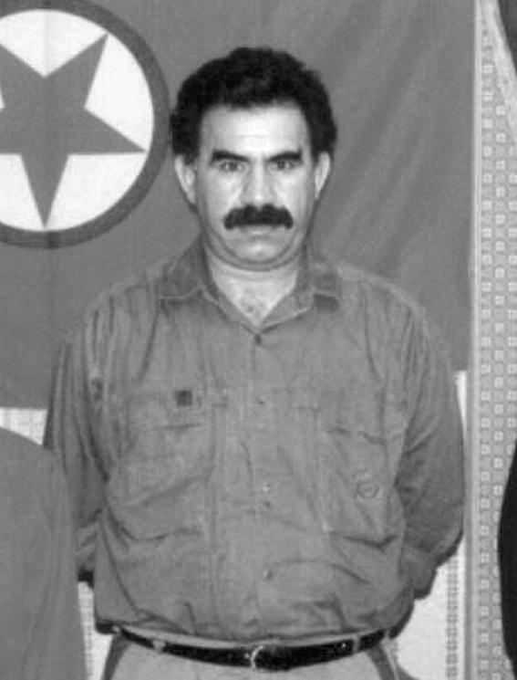 38 SERXWEBÛN Aral k 2008 Abdullah Öcalan Türkiye ki Yol A z nda Önümüzdeki süreçte Ortado u'da iki yol var. Birincisi Türkiye'nin de içinde yer alaca ran Suriye ve beflli fianghay zirvesi.