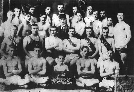 Beşiktaş Tarihi Rekorların takımı Ülkemizin en eski kulübü Beşiktaş, Türk sporunun en değerli aktörlerinden biri olmayı sürdürüyor.